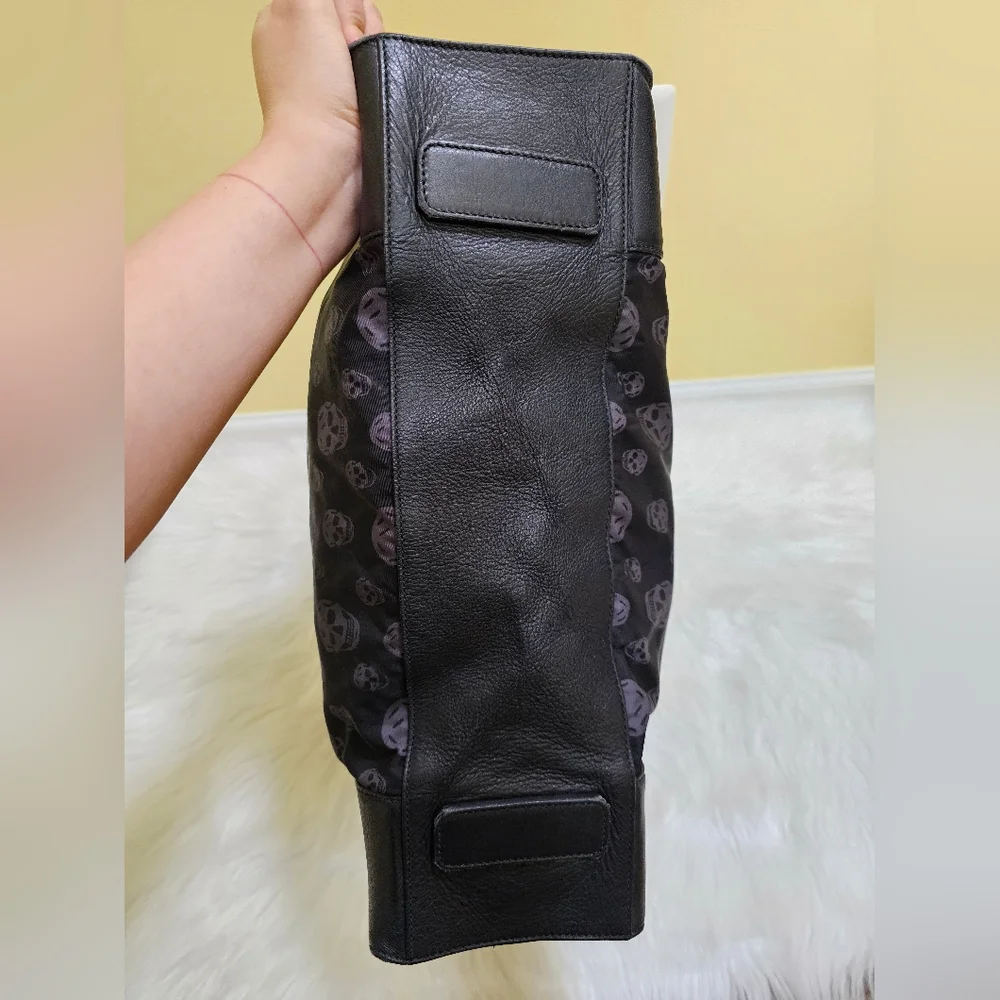 🎉🎉🎉HOST PICK🎉🎉🎉Alexander McQueen - Faithful De-Manta Tote - Picture 6 of 17